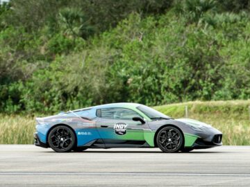 Maserati MC20 rijdt 318 km/u, zonder bestuurder! ...