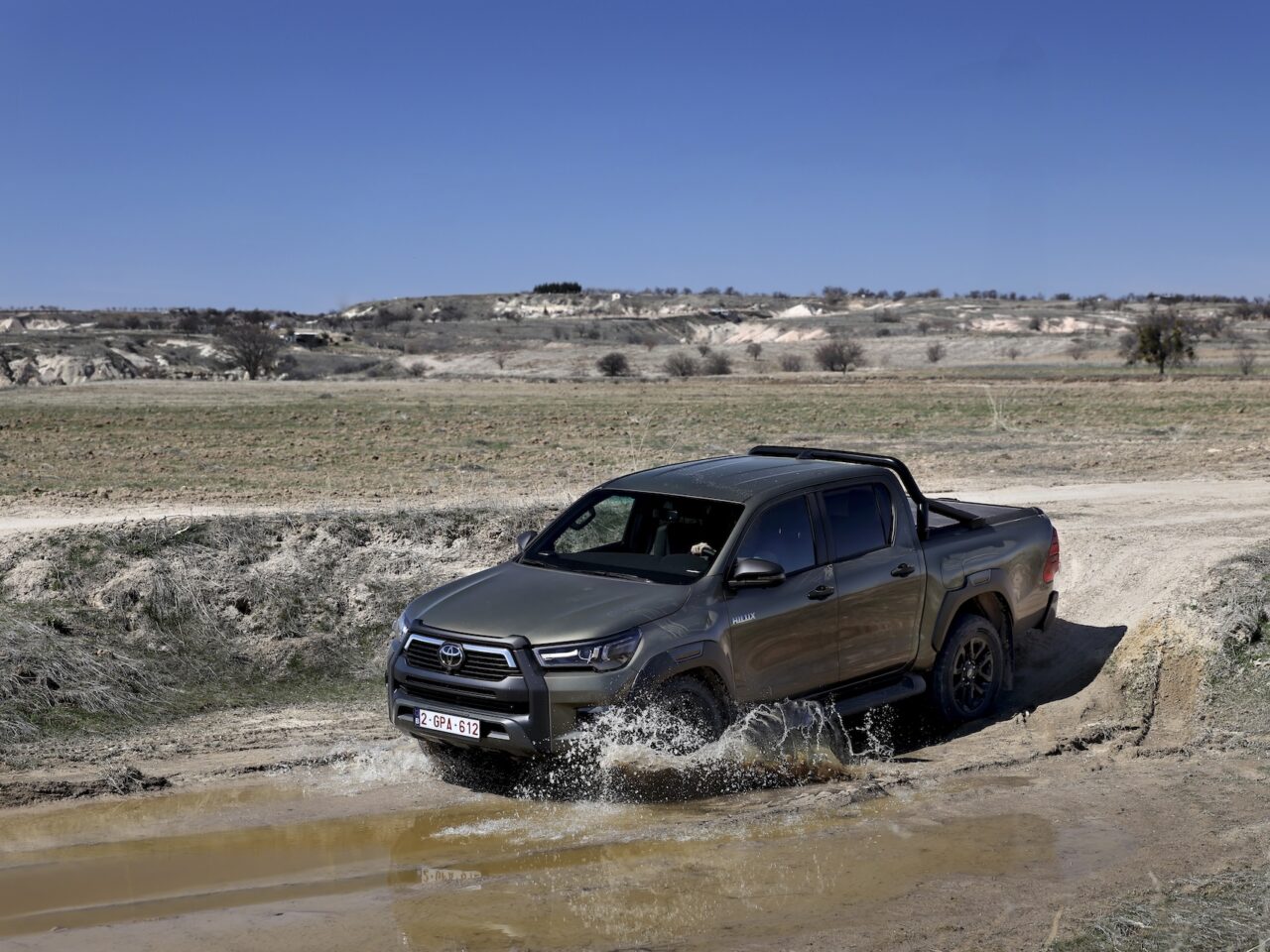 Toyota Hilux Hybrid 48V 2025