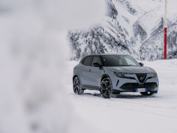 Vierwielaandrijving zonder aandrijfas? Dit is de nieuwe Alfa Romeo Junior Ibrida ...