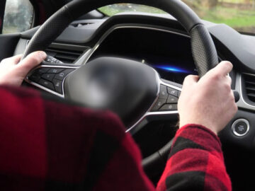 Volgens een groot onderzoek zijn bestuurders van deze automerken het meest narci ...