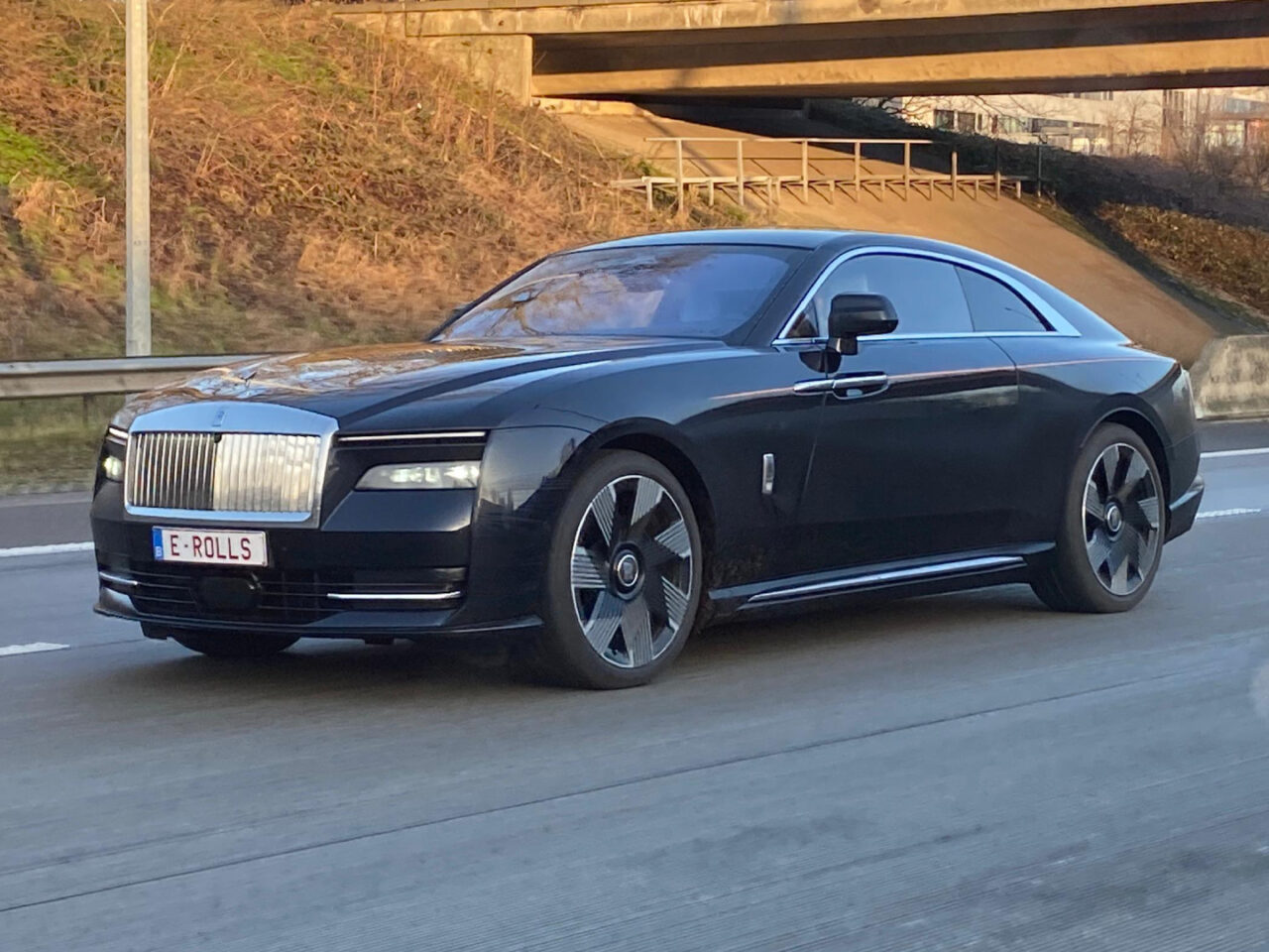 Gespot: een Rolls-Royce Spectre ...