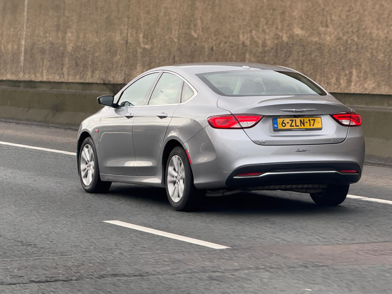 Gespot: een Chrysler 200 ...