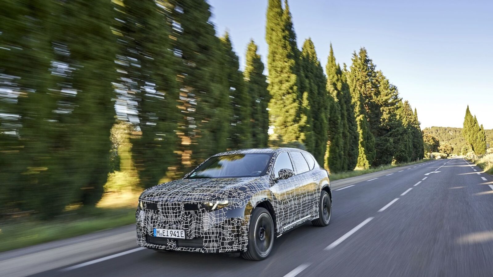 800 km actieradius en 400 kW snelladen: nieuwe BMW iX3 is een beest