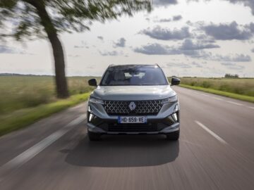 Review – Renault Espace (2025) – De slimme gezinsauto voor wie níet ...