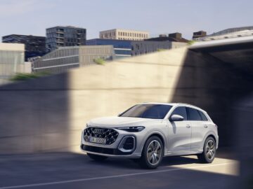 Dynamic photo,
Colour: Glacier white ...