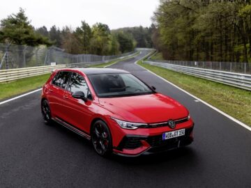 VW Golf GTI Clubsport 25h & VW Golf GTI 50 auf der Nordschleife - Foto: Grup ...