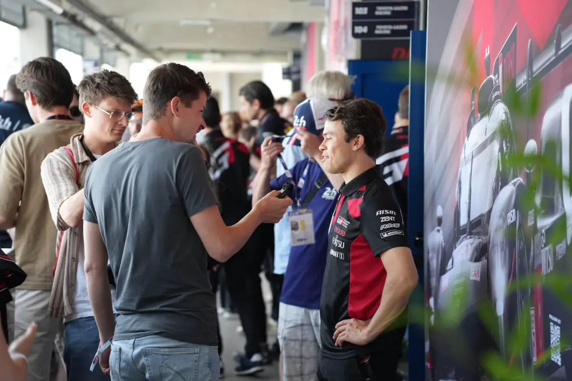 Bart Oostvogels spreekt met Nyck de Vries