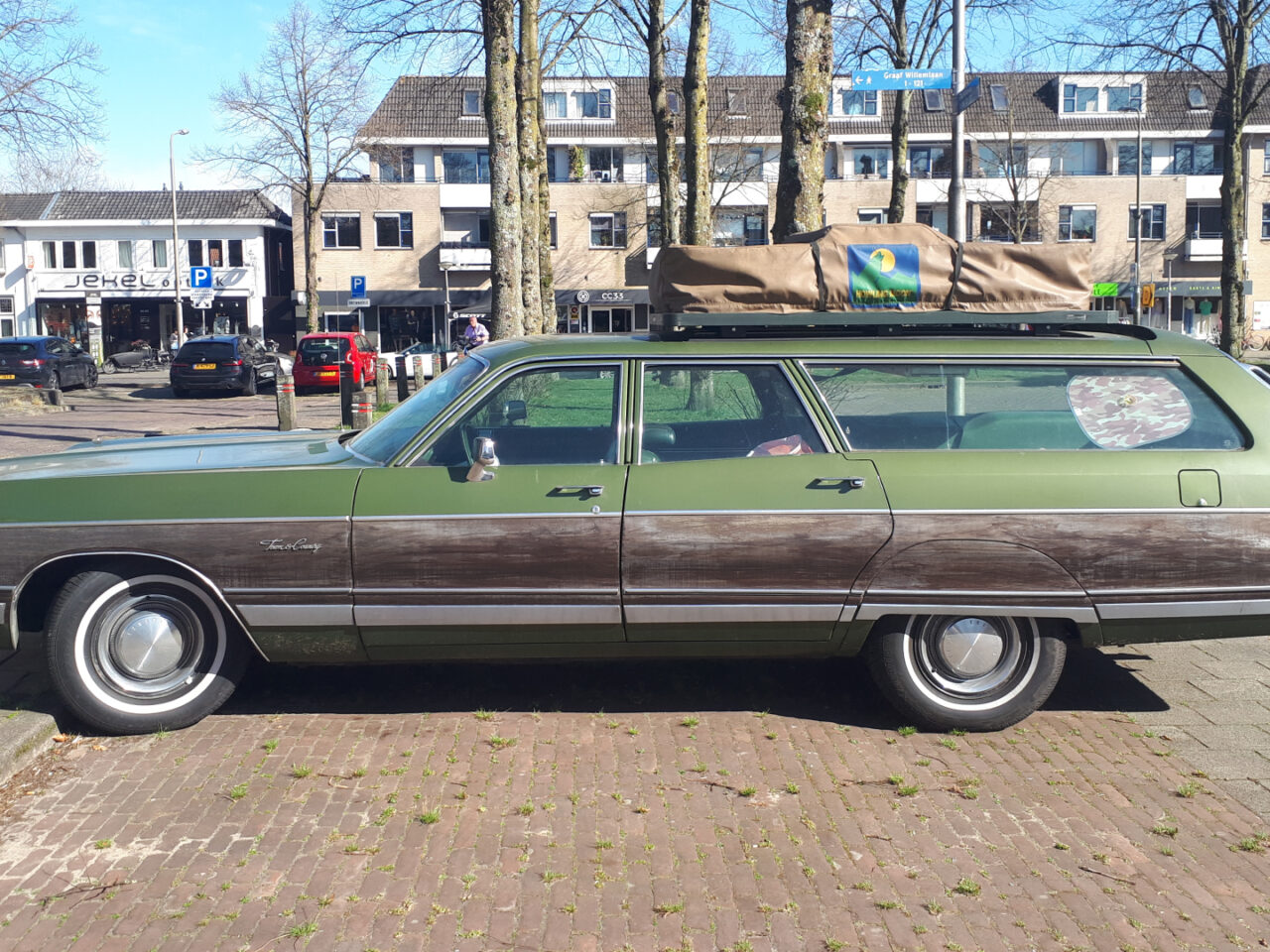 Gespot: een Chrysler Town & Country uit 1972 ...