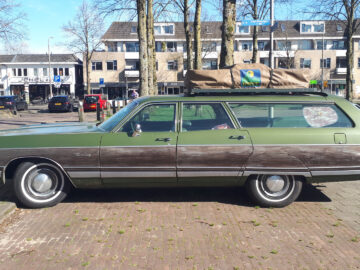 Gespot: een Chrysler Town & Country uit 1972 ...