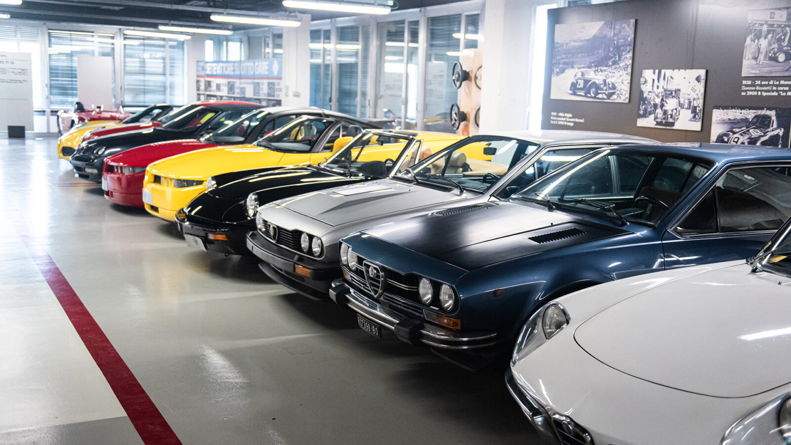 Een exclusief kijkje in de geheime archieven van het Alfa Romeo Museum ...