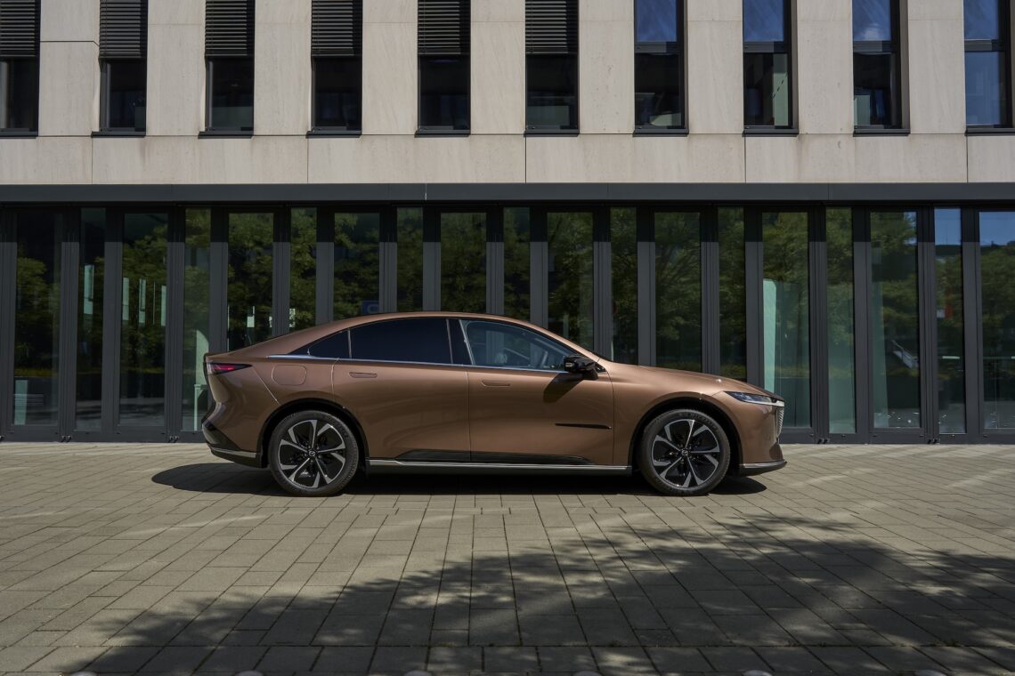 Mazda 6e in Melting Copper