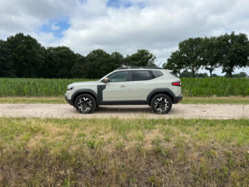 Zijkant Dacia Duster 4x4