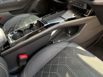 De middenconsole van een Ford Puma Gen-E