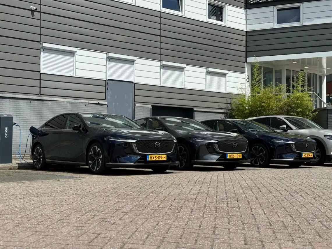 Mazda6e en différentes couleurs