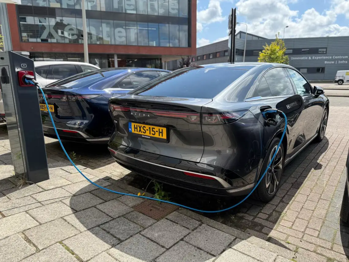 Chargement de la Mazda6e