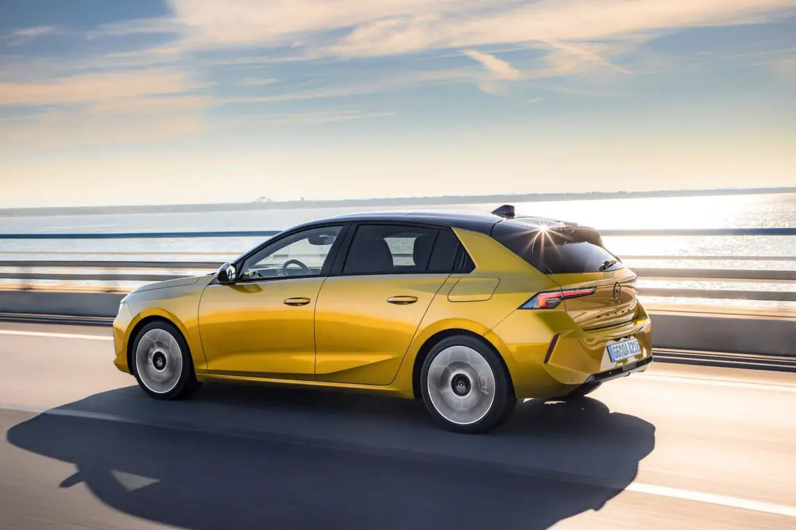 Opel Astra Híbrido Enchufable 2025