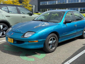 Gespot: een Pontiac Sunfire ...