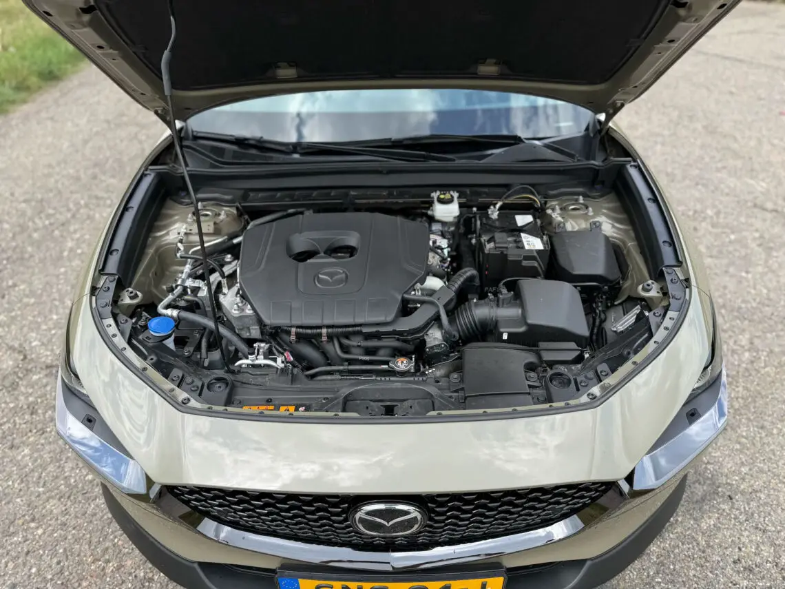 De motor in de Mazda CX-30