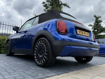 MINI met optionele JCW Rally Spoke Special-wielen (Styling 964)