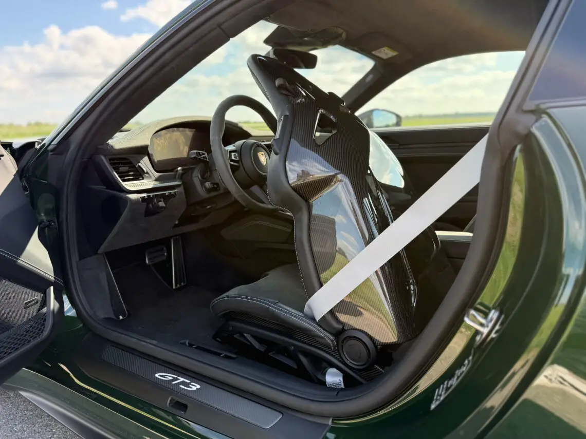 Neerklapbare kuipstoelen in de Porsche 911 GT3