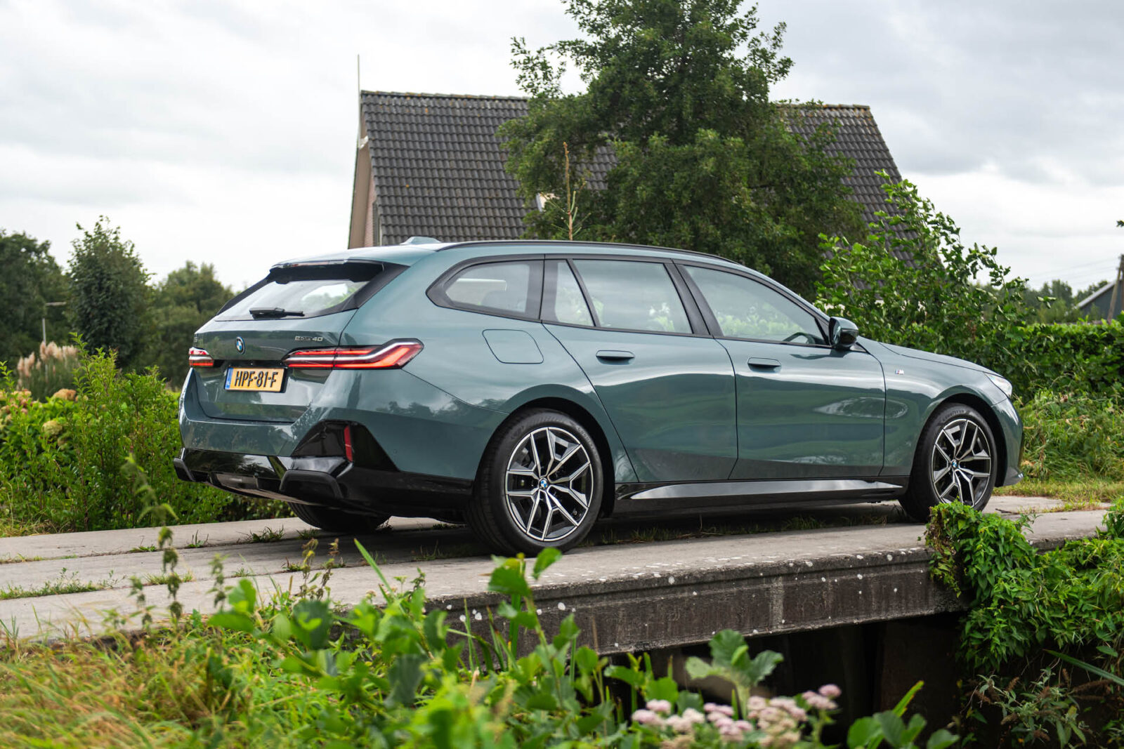 Review BMW i5 eDrive 40 Touring - een soort elektrische zeecontainer?