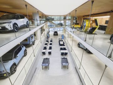 Renault opent indrukwekkende flagship store aan de Champs-Élysées ...
