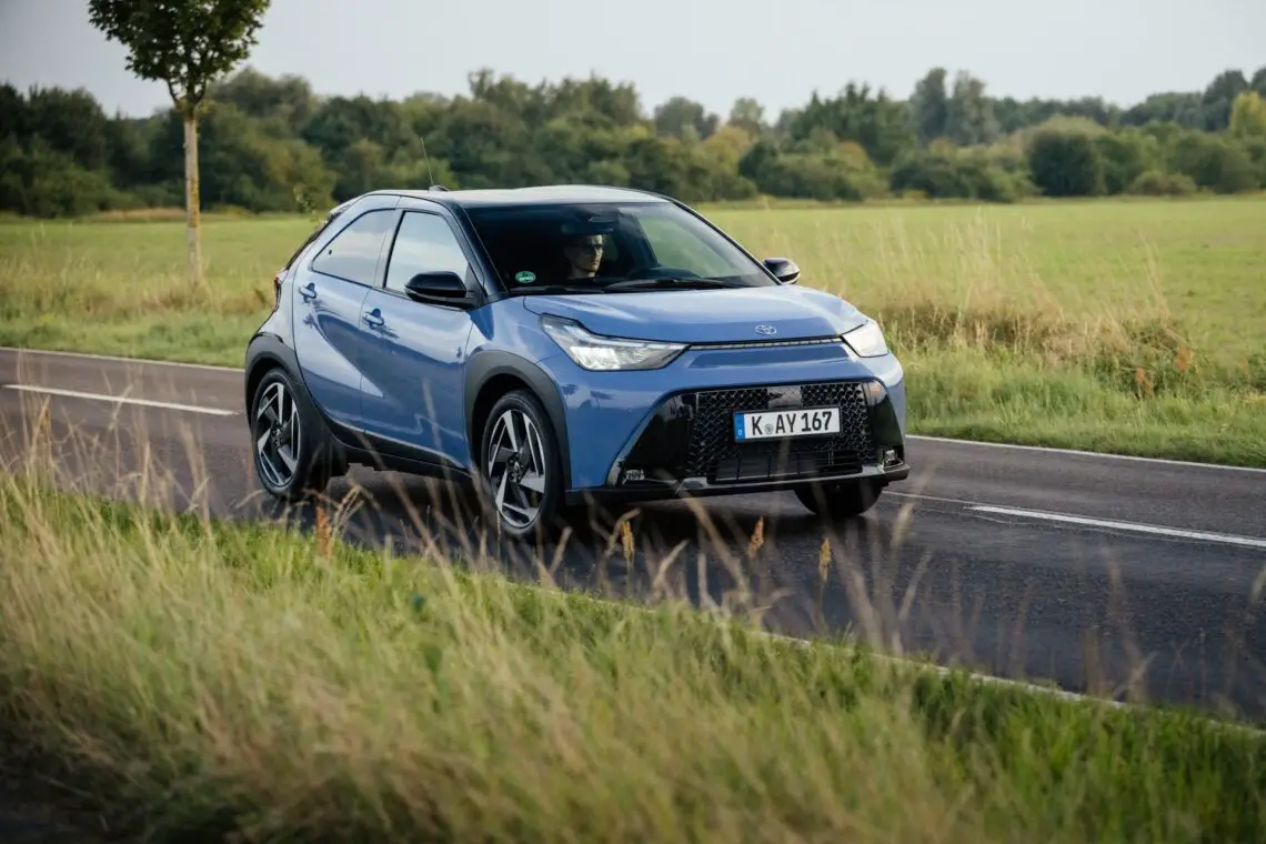 Rijden in de Toyota Aygo X Hybrid