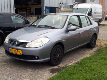 Gespot: een Renault Thalia ...