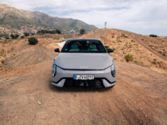 Waarom elektrische auto’s van Kia ineens naar benzine kunnen ruiken ...