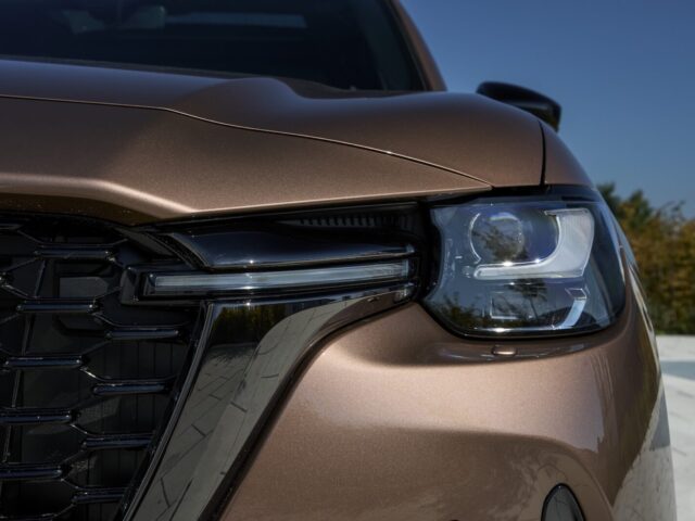 Ook Mazda gaat plat: dit is hun nieuwe logo ...