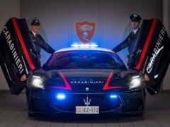 Lekker Italiaans: Carabinieri neemt dikke Maserati in gebruik (maar niet om boev ...