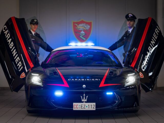 Lekker Italiaans: Carabinieri neemt dikke Maserati in gebruik (maar niet om boev ...