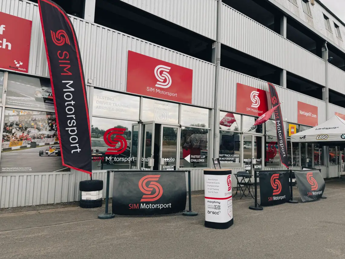 SIM Motorsport bevindt zich op het terrein van Brands Hatch