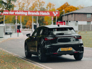 Roadtrip per Lexus LBX richting UK