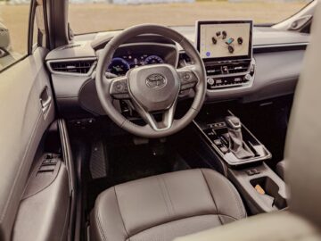 Interieur van Toyota Corolla Cross Hybrid 2025