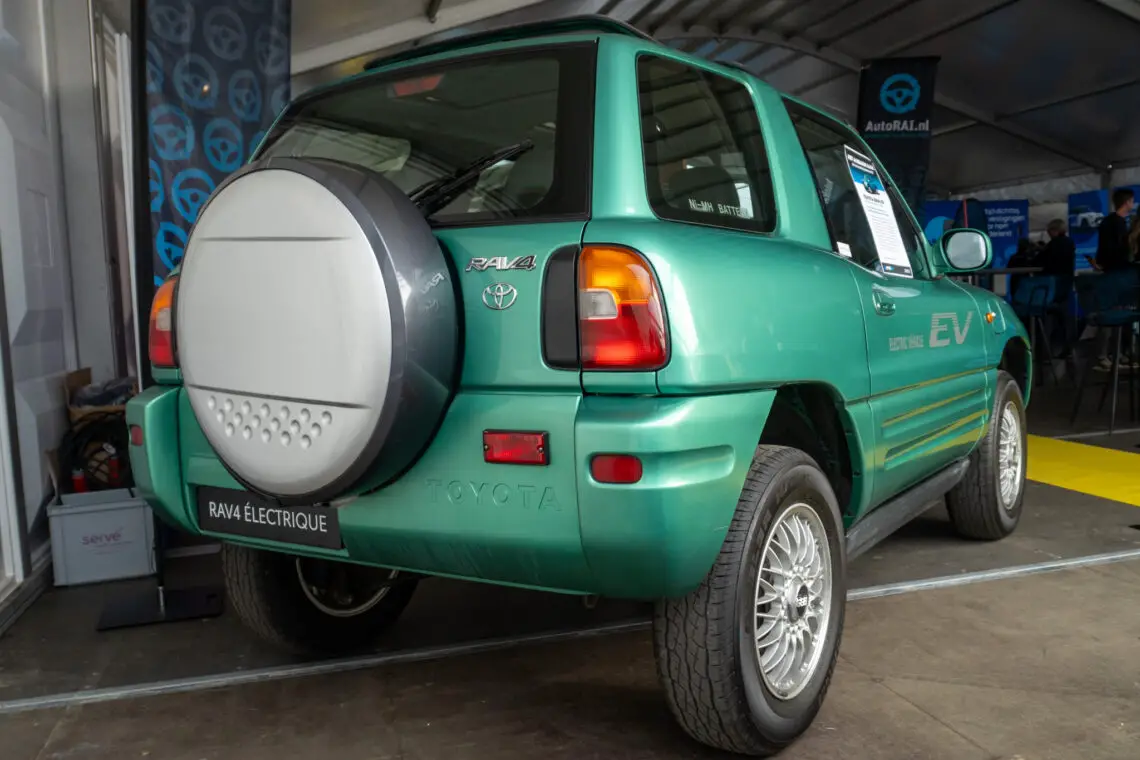 Toyota RAV4 EV Concept: achterkant