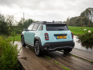 Review – Renault 4 Iconic Comfort Range (2025) ...