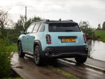 Review – Renault 4 Iconic Comfort Range (2025) ...