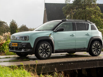 Review – Renault 4 Iconic Comfort Range (2025) ...