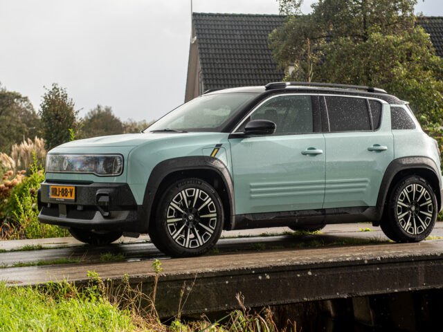 Review – Renault 4 Iconic Comfort Range (2025) ...