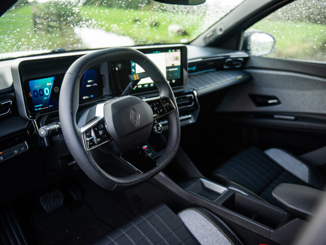 Review – Renault 4 Iconic Comfort Range (2025) ...