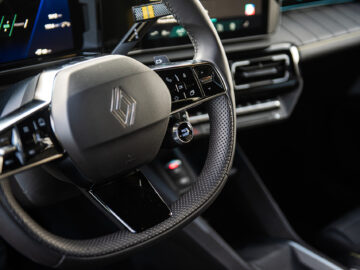 Review – Renault 4 Iconic Comfort Range (2025) ...