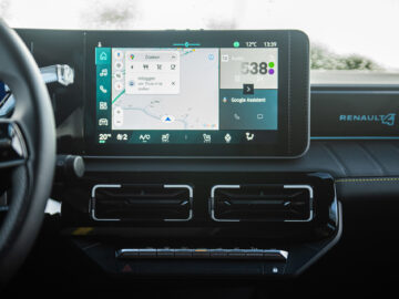 Review – Renault 4 Iconic Comfort Range (2025) ...