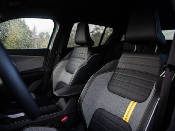 Review – Renault 4 Iconic Comfort Range (2025) ...