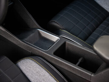 Review – Renault 4 Iconic Comfort Range (2025) ...