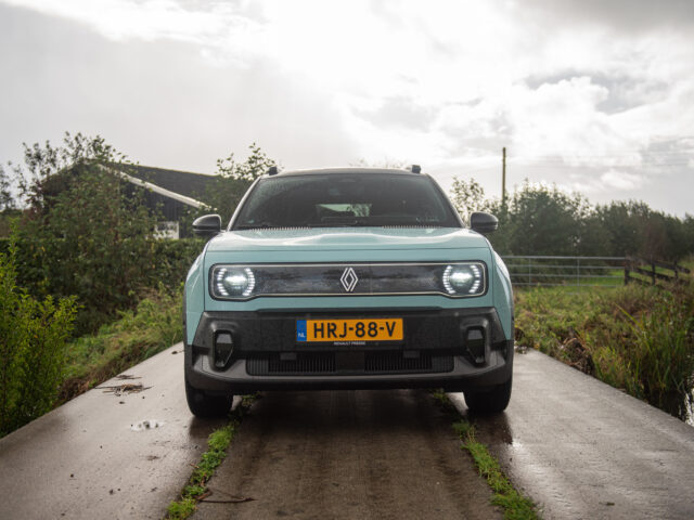 Review – Renault 4 Iconic Comfort Range (2025) ...