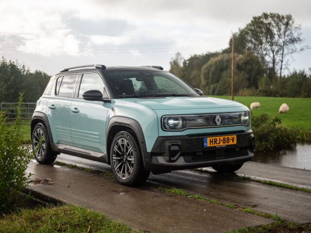 Review – Renault 4 Iconic Comfort Range (2025) ...