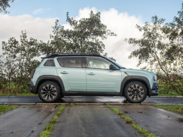 Review – Renault 4 Iconic Comfort Range (2025) ...