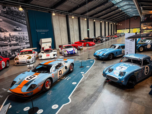 Reportage: Classic Car House in Denemarken heeft bizarre collectie ...