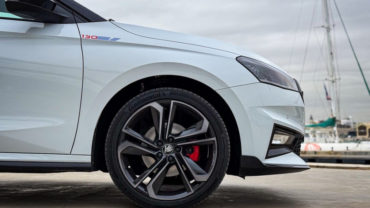 Het onderstel is met 15 mm verlaagd